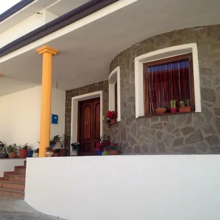 Bed & Breakfast Sole E Luna Oliena
